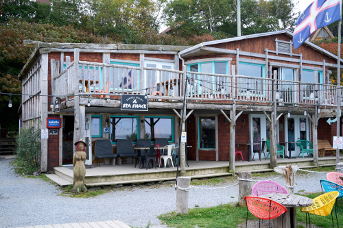 Saison,Été,Camping,Hébergement,MRC Haute-Gaspésie,Région,Sainte-Anne-Des-Monts,Le Sea Shack,Chalet,Eau,Plage,Bar,Club,Pub,Brasserie,Jour,Temps